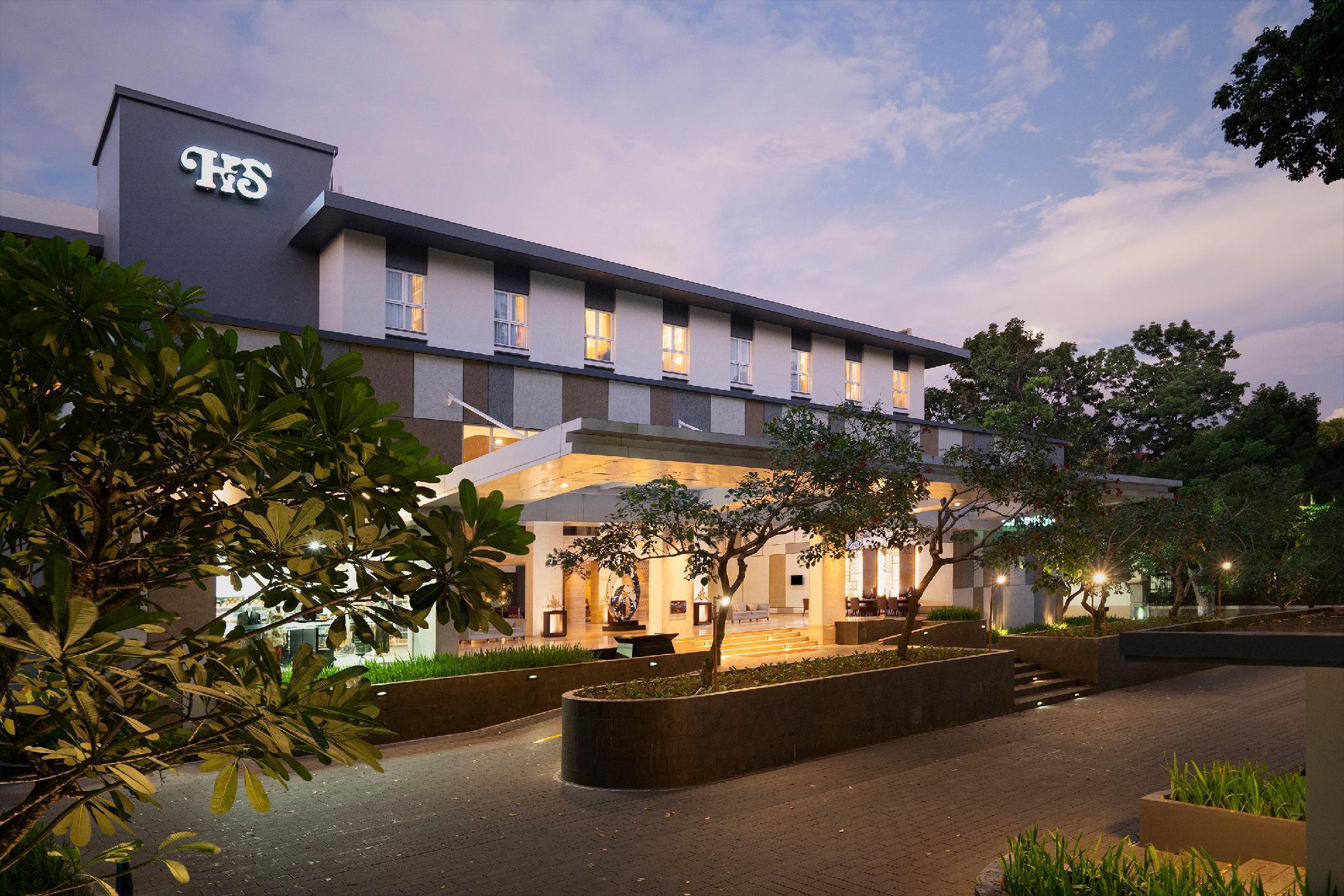 Hotel Santika Mataram Exterior photo